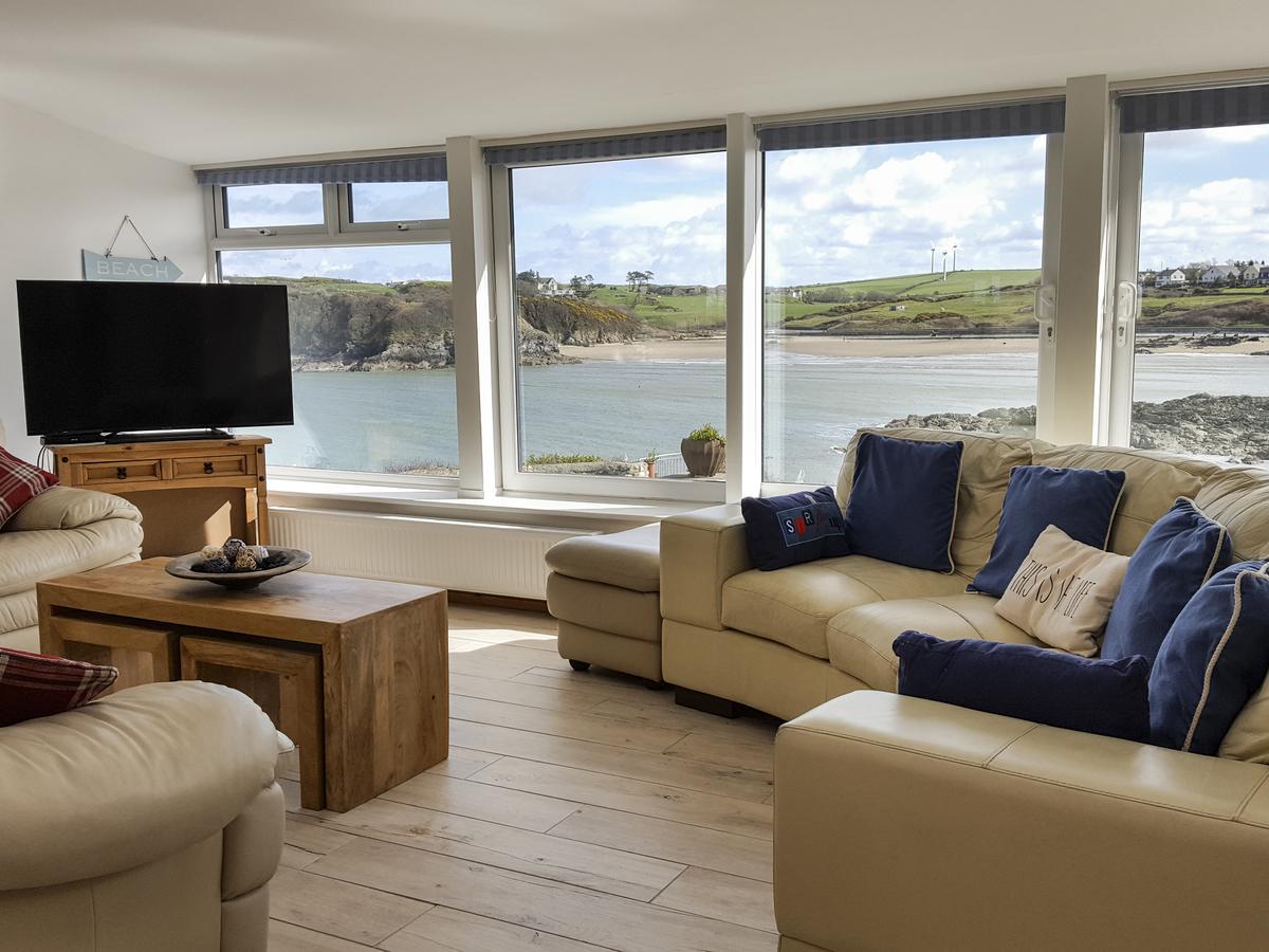 Angorfa Villa Cemaes Bay Exterior photo
