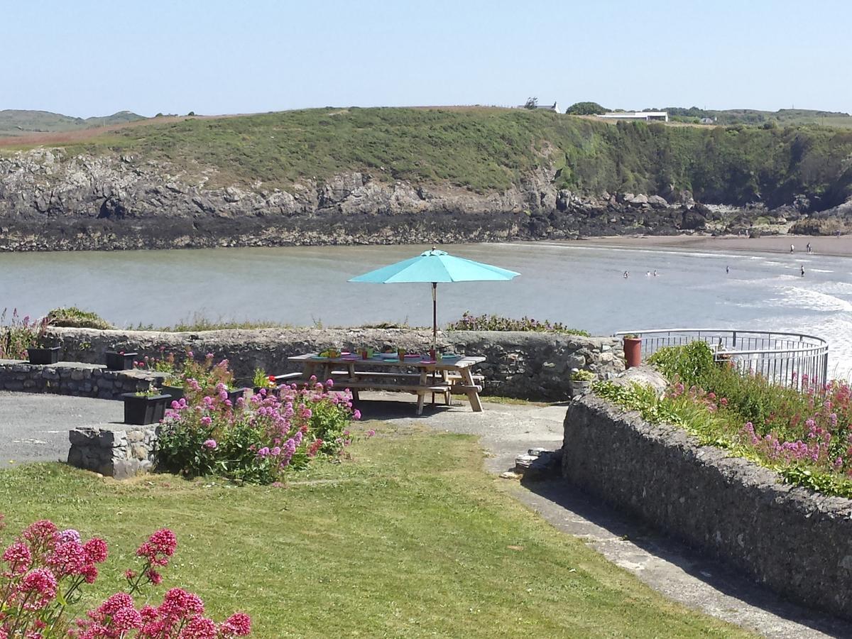 Angorfa Villa Cemaes Bay Exterior photo