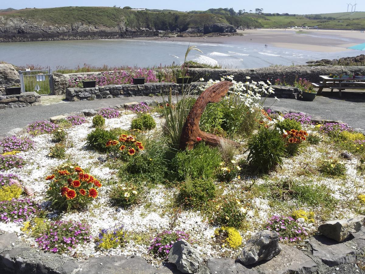Angorfa Villa Cemaes Bay Exterior photo