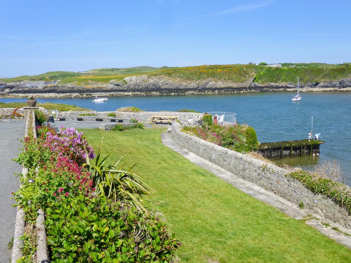 Angorfa Villa Cemaes Bay Exterior photo